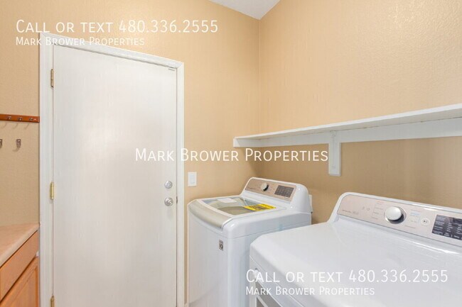 Building Photo - 1462 W. Roadrunner Dr.