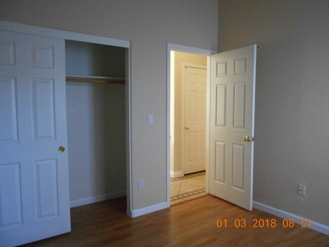 Building Photo - SPACIOUS Single Story in NLV!