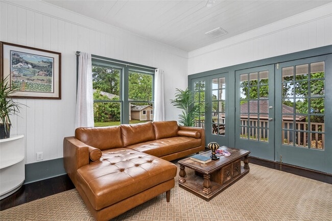 Building Photo - 806 E Main St