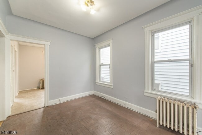 Building Photo - 92 Mallory Ave