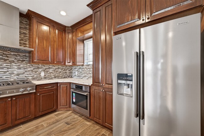 Building Photo - 2410 Engeling Rd