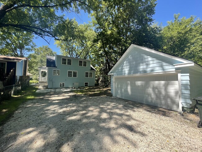 Building Photo - 616 Illinois St