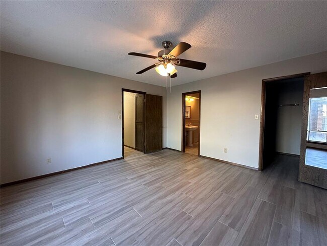 Building Photo - 3306 Rambling Oaks Dr