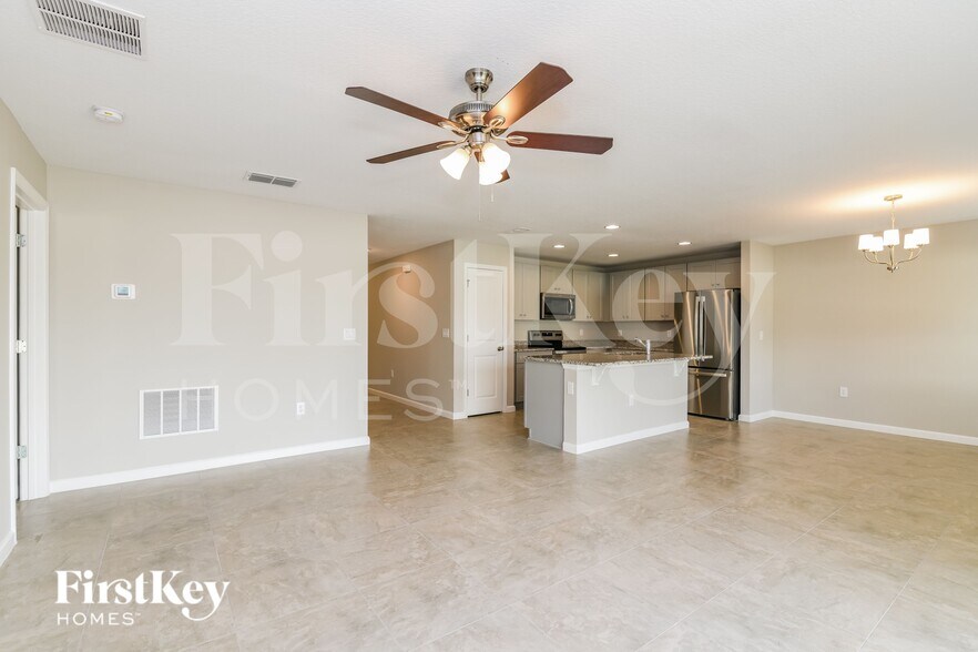 Building Photo - 409 Earhart Dr