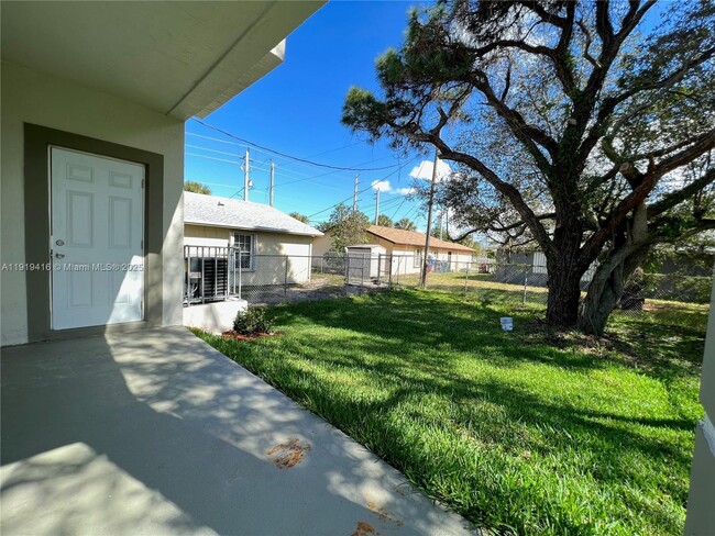 Building Photo - 436 NW 14th Way