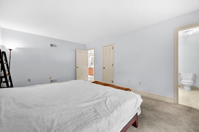 Building Photo - 684 Steinman Ct