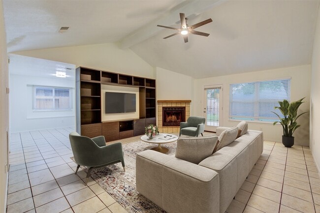 Building Photo - 2215 Squire Dobbins Dr