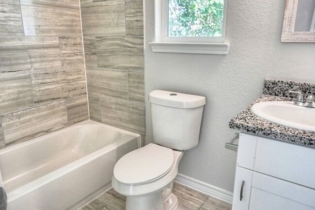 Building Photo - 9812 Arbor Oak