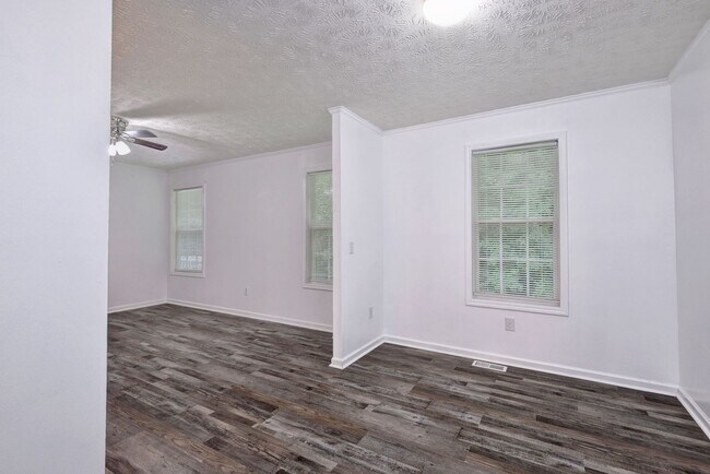 Building Photo - 9431 Jenkins Ln