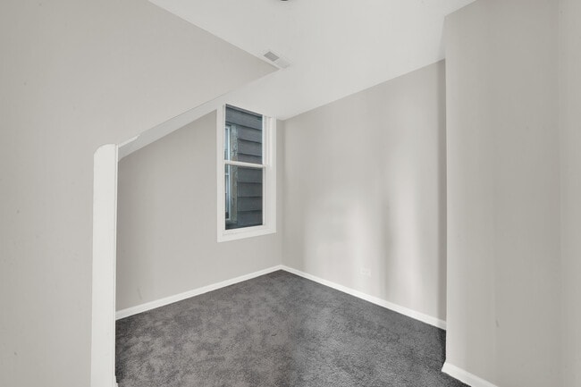 Building Photo - 714 W 48th Pl