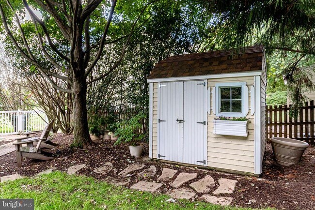 Building Photo - 6122 Bayliss Pl