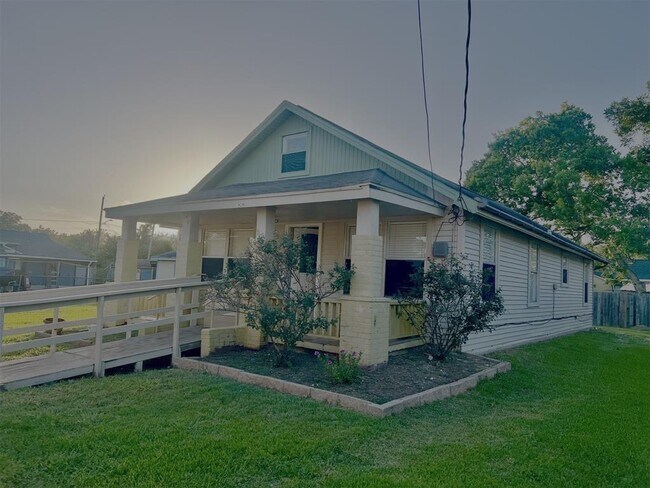 Building Photo - 412 W Nazro St