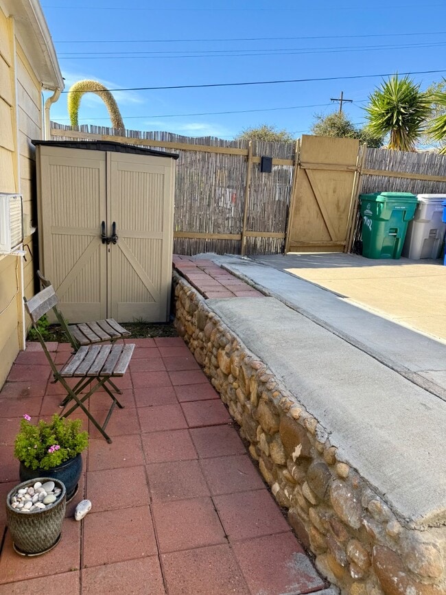 Building Photo - 7102 Mohawk St