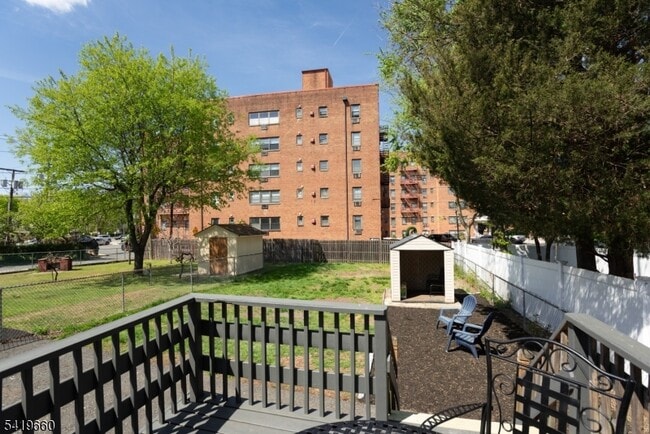 Building Photo - 108 Thomas St