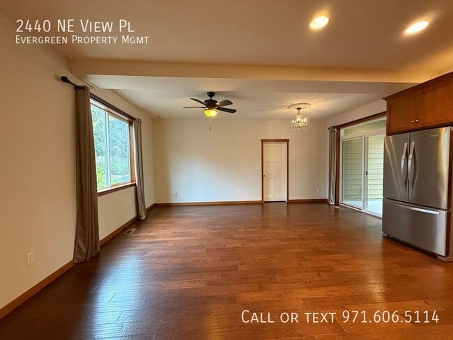 Building Photo - 2440 NE View Pl