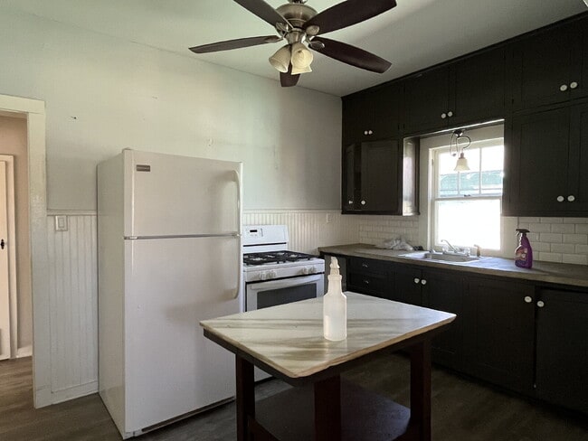 Building Photo - 1 Bedroom for Lease