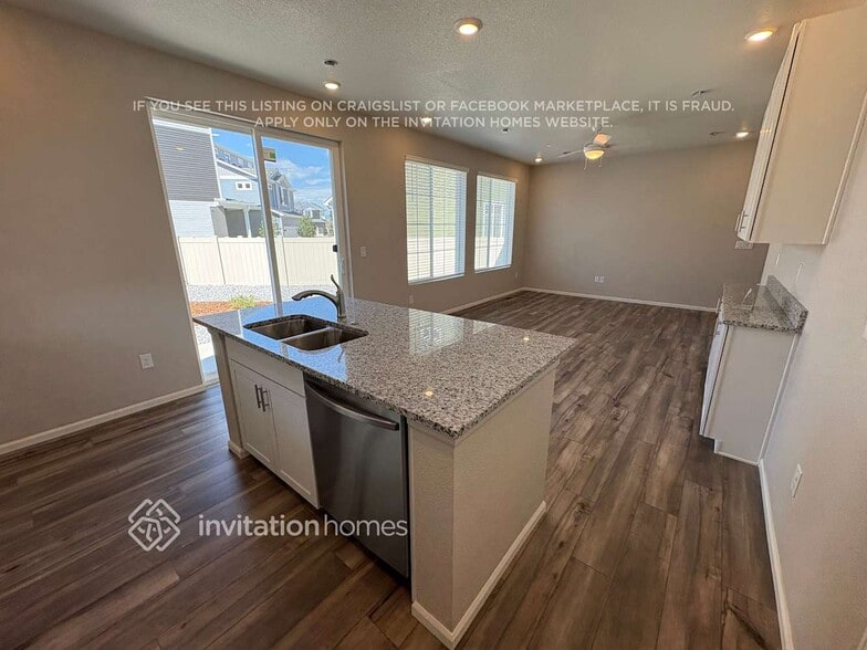 Building Photo - 3374 Pearwood Dr