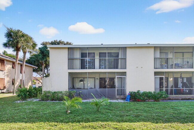 Building Photo - 3939 NE 5th Ave