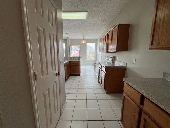 Building Photo - 2805 Crater Lake Ln