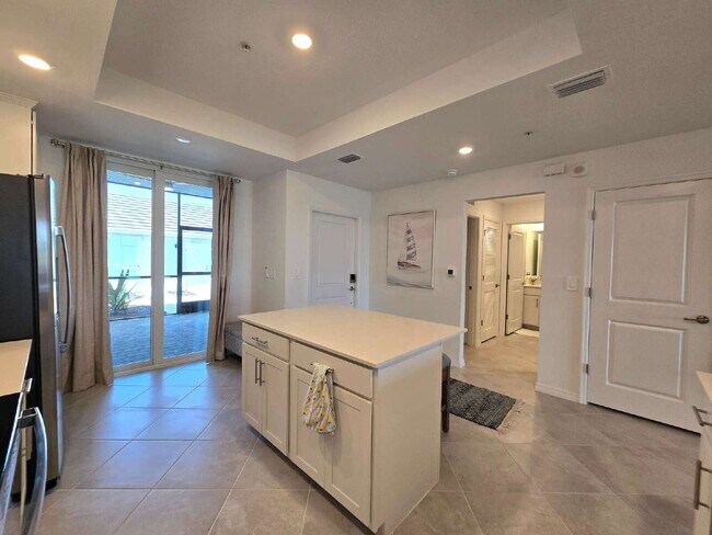 Building Photo - 15265 Grn Acrs Ave