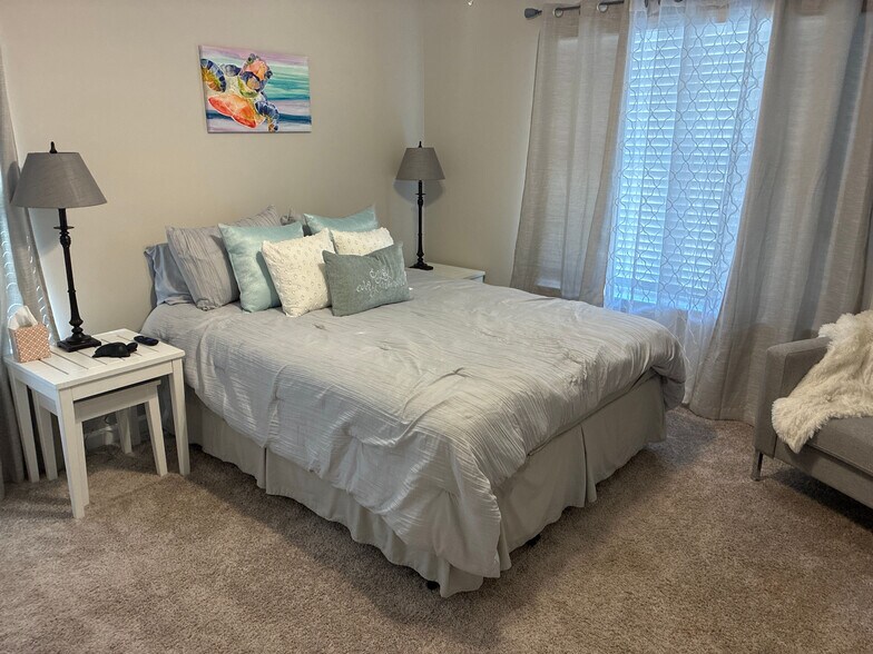 Building Photo - Room in Townhome on Hill Station Ct