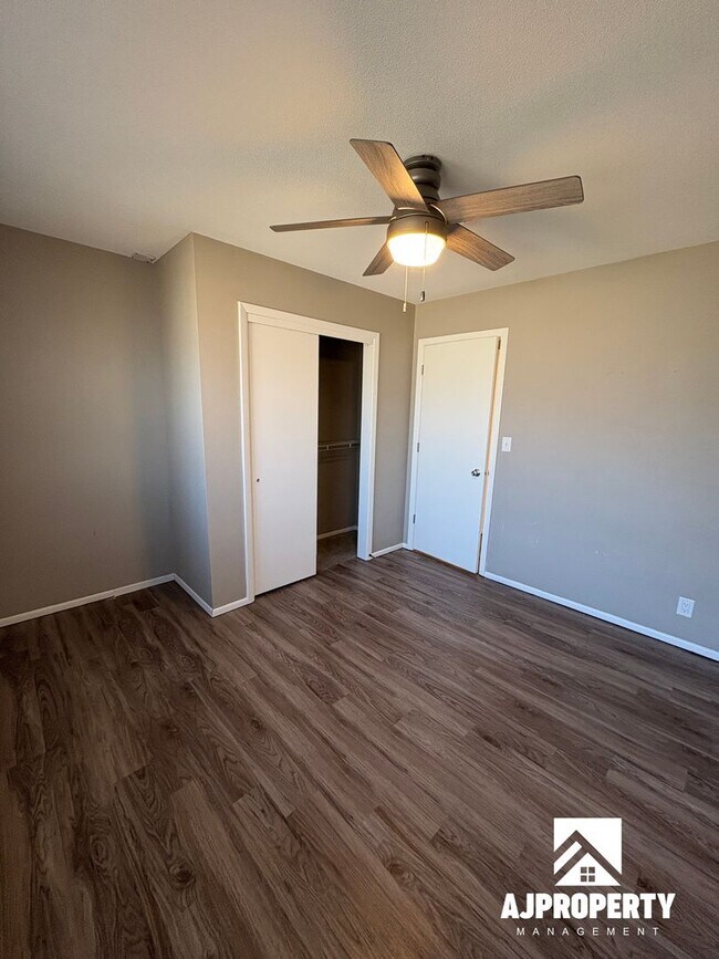 Building Photo - 3014 S Phillips Ave