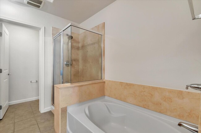 Building Photo - Luxury 3 Bedroom Condo with Cupertino Schools