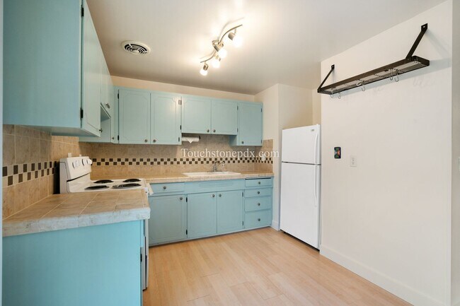 Building Photo - Quaint 3BD/1BA Home Near Mt. Tabor