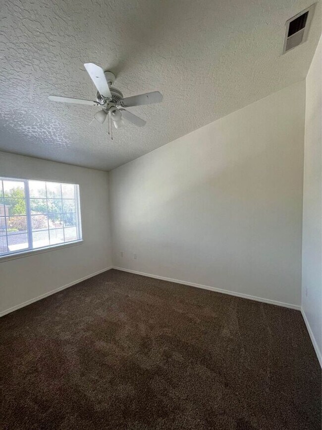 Building Photo - 2304 Sunnybrook Dr