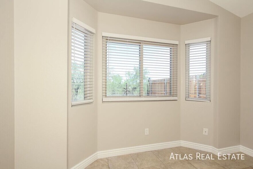 Building Photo - 1365 N Culpepper Ave