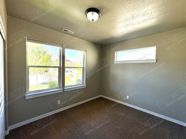 Building Photo - 60868 SE Sweet Pea Dr