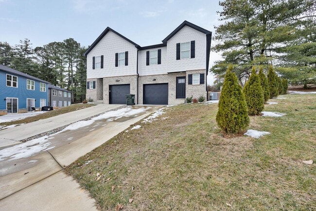 Building Photo - 204 Hunter Ln