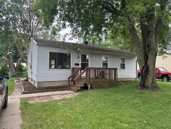 Building Photo - 3003 Cabot Dr