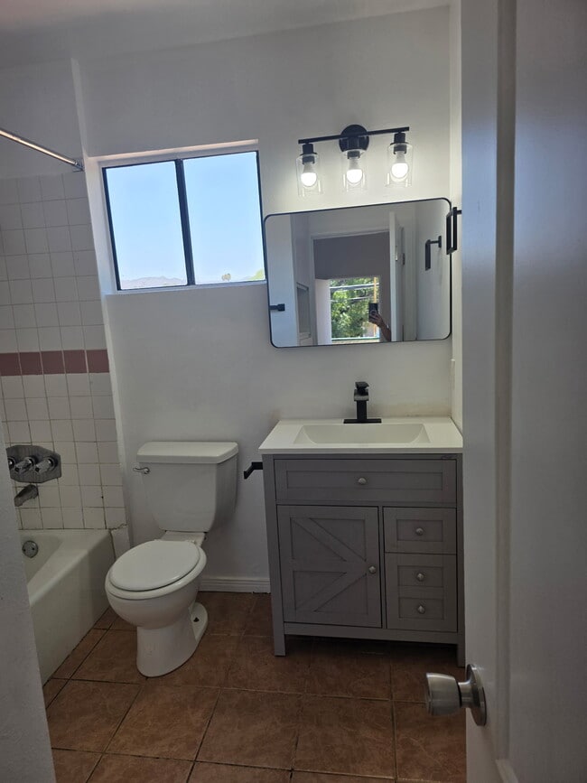 Building Photo - 21219 Valerio St
