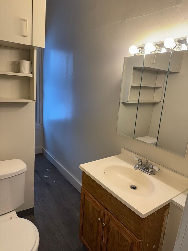 Building Photo - 822 Oneida St