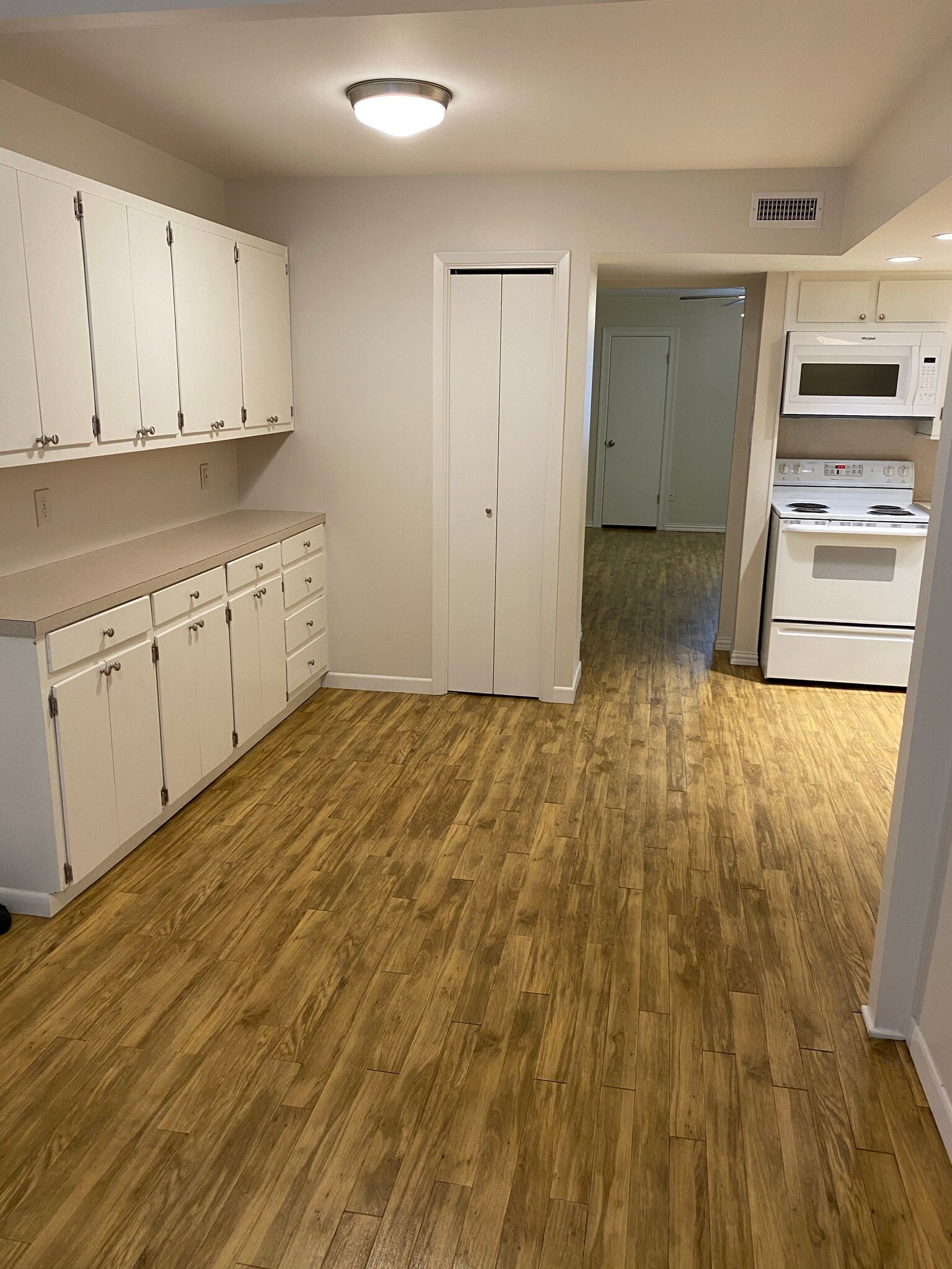 Building Photo - 3216 Crosscreek Dr