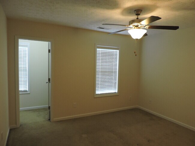 Building Photo - 121 Heather Glenn Cir