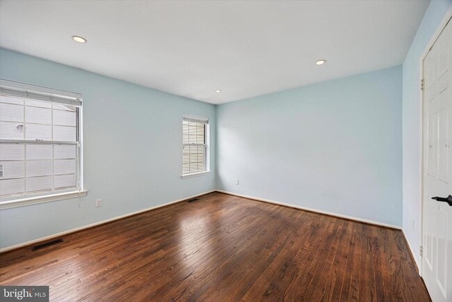 Building Photo - 175 Leedom Way