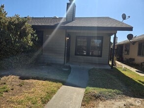 Building Photo - 3 BR 2 BA Available Now