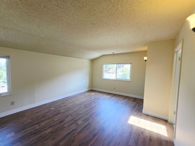 Building Photo - Tri-level Single Family Home