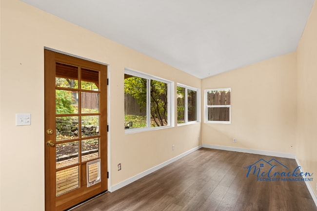 Building Photo - 698 Ashland St