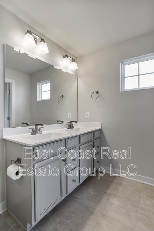 Building Photo - 632 Perspective Pl