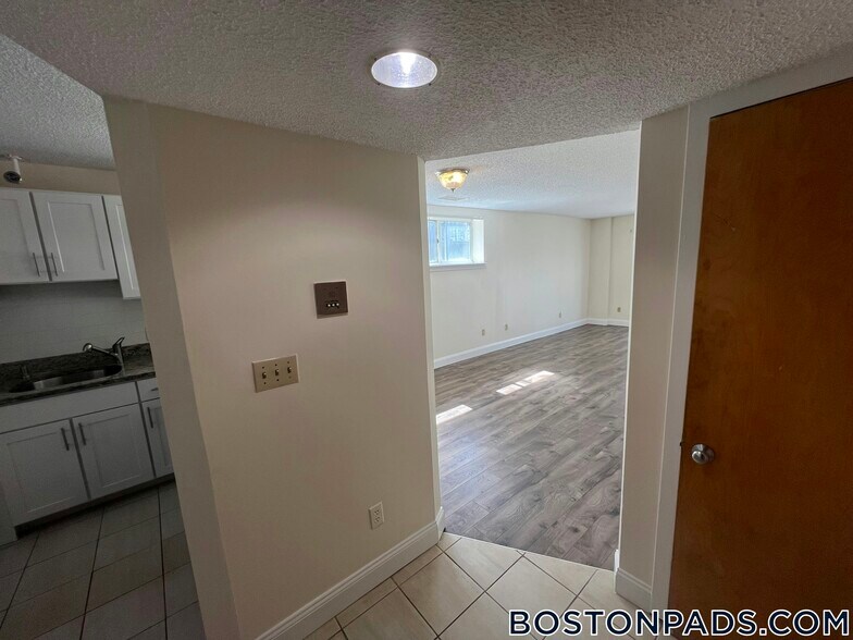 Building Photo - 150 N Beacon St