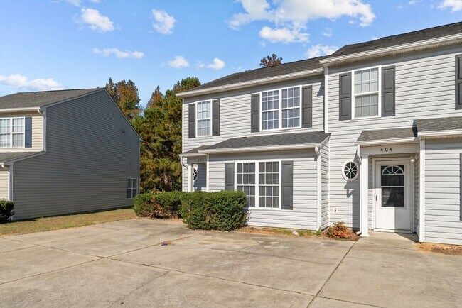 Building Photo - Charming 3-Bed 3.5-Bath Near Campbell University