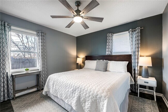 Building Photo - 110 SE 13th St