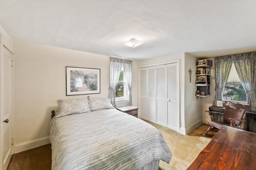 Building Photo - 403 N 69th St