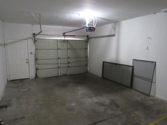 Building Photo - 2725 Santa Fe Unit B - 2/Bed 2.5/Bath - $1300/month