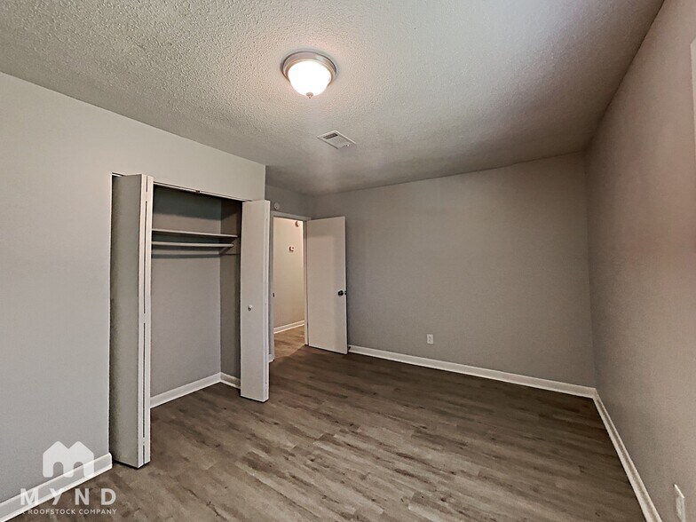 Building Photo - 8989 Leaf Ln