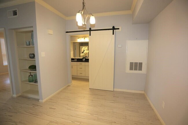 Building Photo - 2255 Braeswood Park Dr