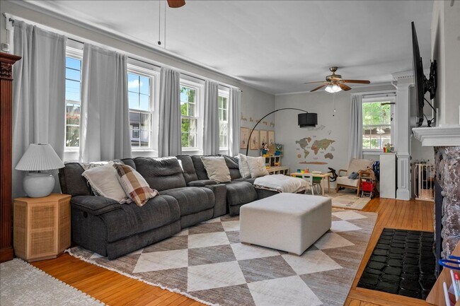 Building Photo - Rare Harbor Heights Rental | 4BR Colonial with Parking & Fenced Yard